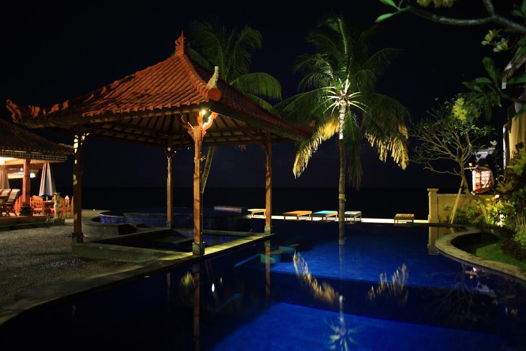 Paradise Palm Beach Bungalows And Dive Center Tulamben Eksteriør bilde