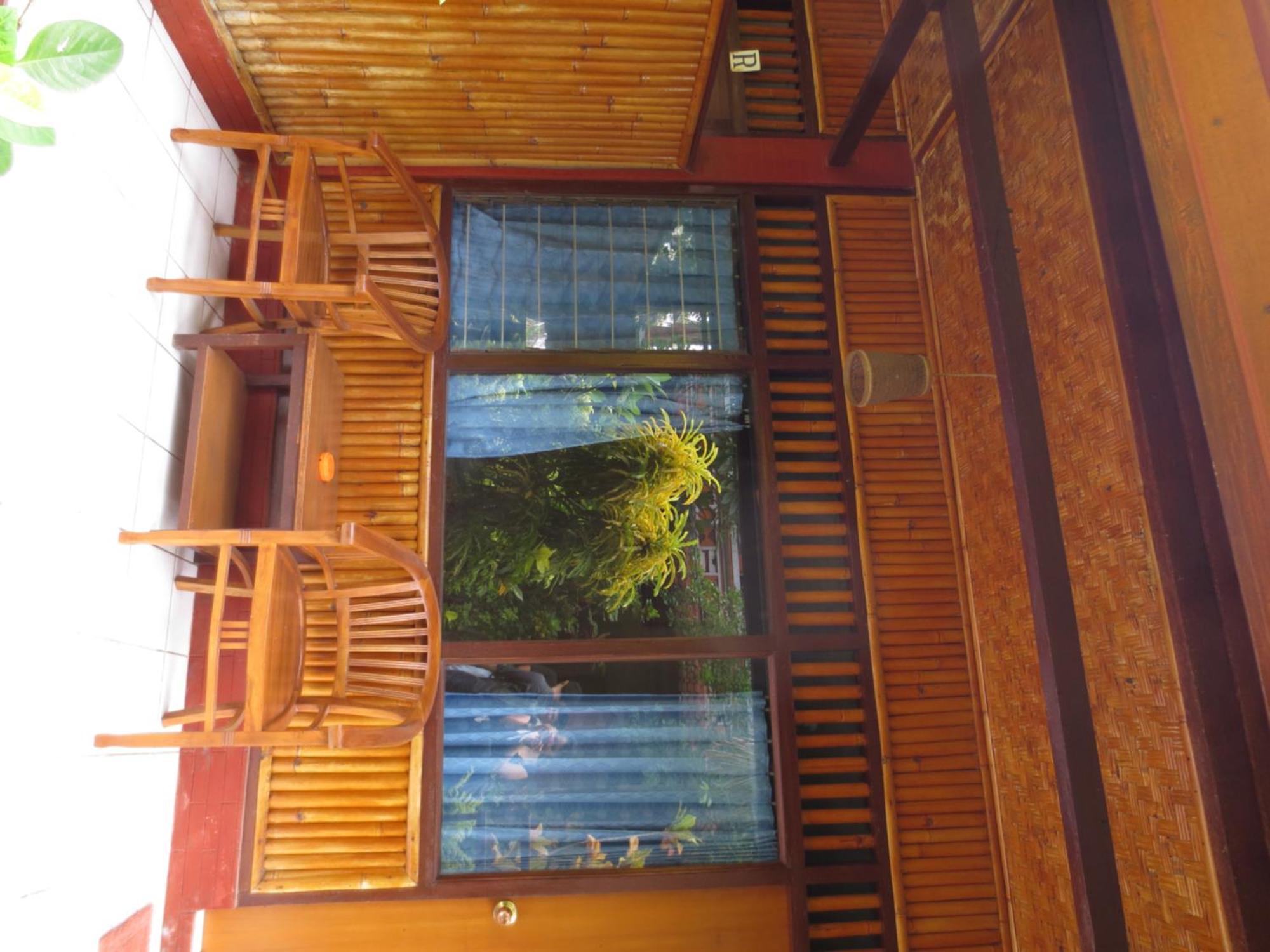 Paradise Palm Beach Bungalows And Dive Center Tulamben Eksteriør bilde