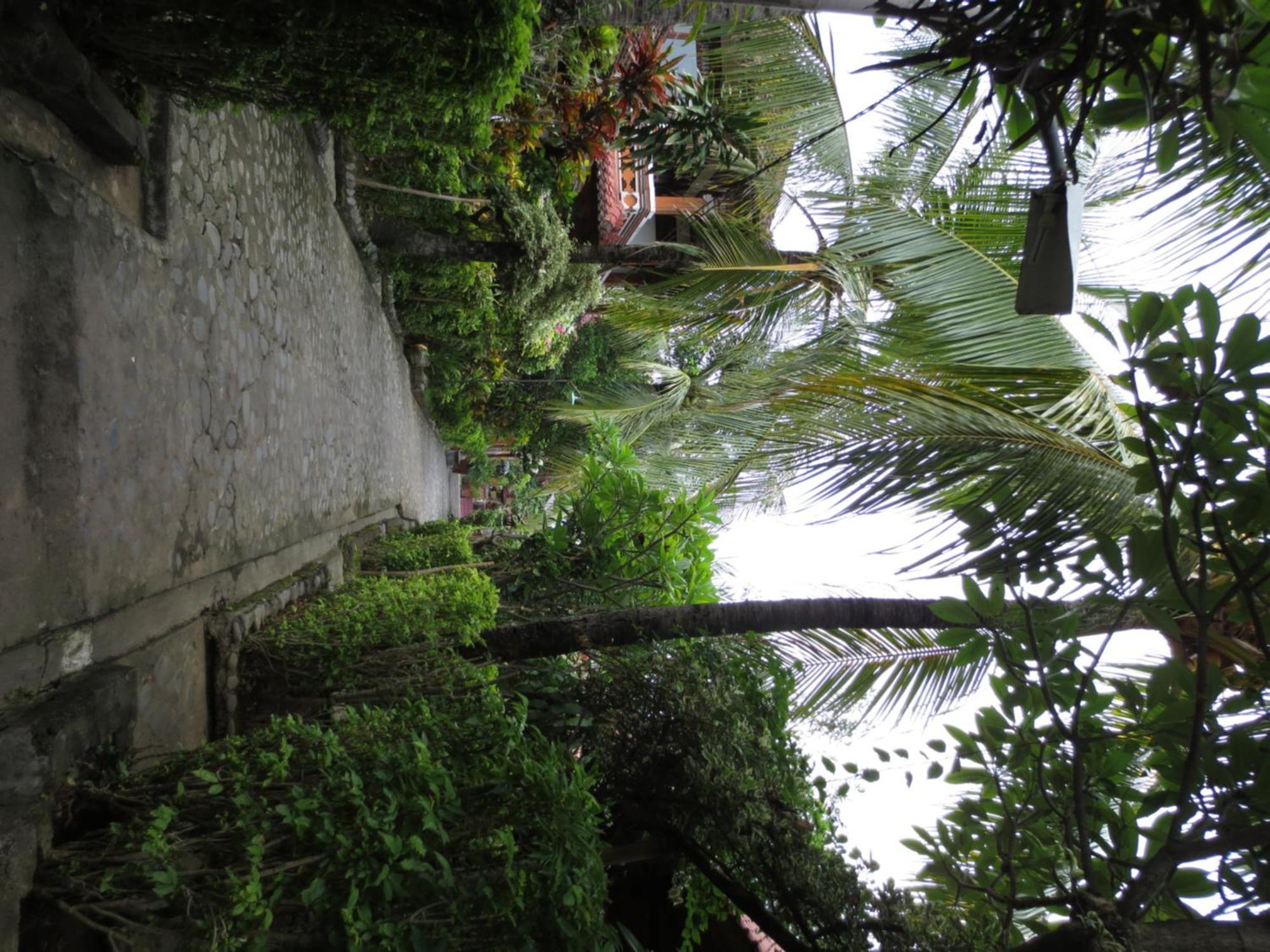 Paradise Palm Beach Bungalows And Dive Center Tulamben Eksteriør bilde