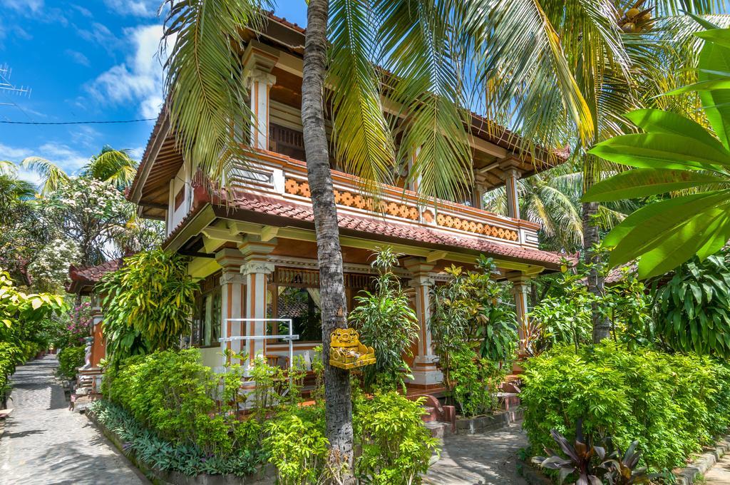 Paradise Palm Beach Bungalows And Dive Center Tulamben Eksteriør bilde