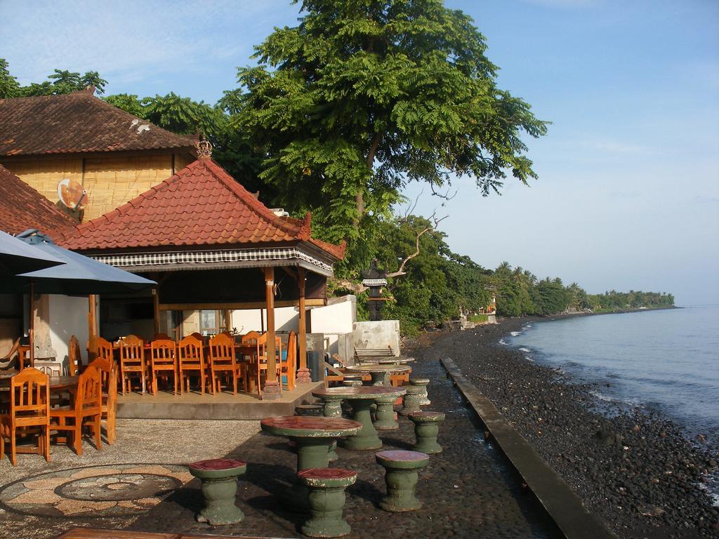 Paradise Palm Beach Bungalows And Dive Center Tulamben Eksteriør bilde