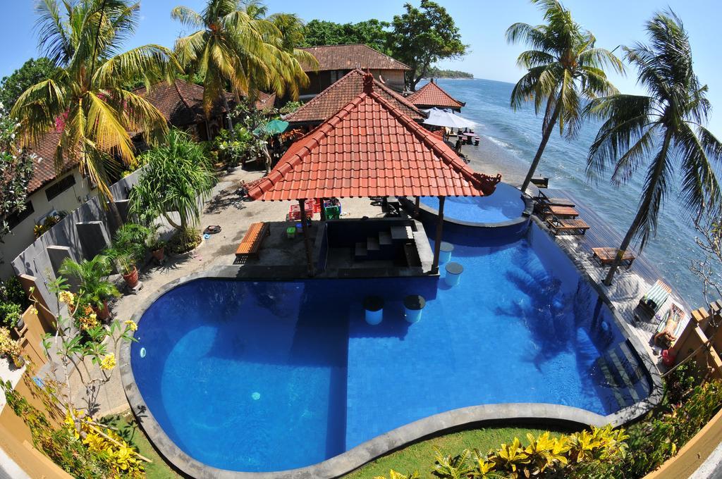 Paradise Palm Beach Bungalows And Dive Center Tulamben Eksteriør bilde