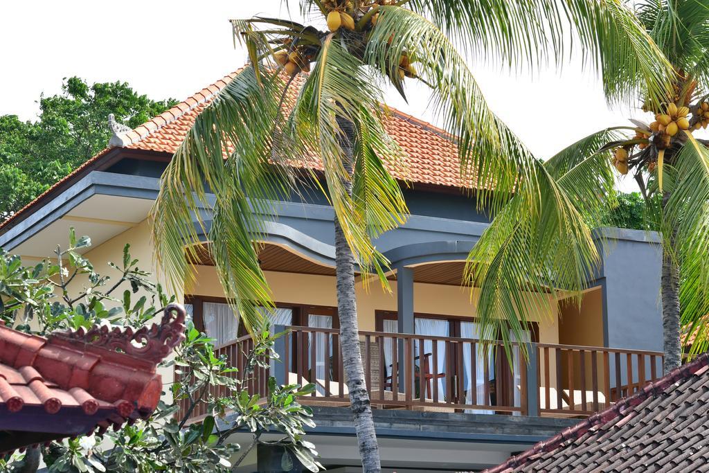 Paradise Palm Beach Bungalows And Dive Center Tulamben Eksteriør bilde
